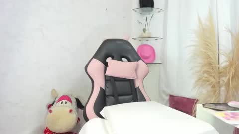 lesliee_brownn online show from December 2025 01:35:02 AM