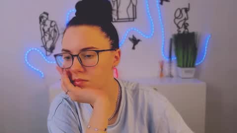 lesly_chilli online show from February 2026 08:18:02 AM