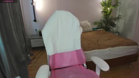 Snapshot of lesya_flin chatting on October 2025 09:21:02 AM Lesya online show from October 2025 09:21:02 AM