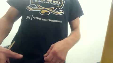 letmehitthat1986 online show from October 2025 03:07:01 AM