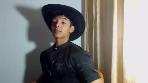 Snapshot of lewis_ly chatting on December 2025 05:30:01 PM i am lewis ly EDUARDO MEMDOZA15 online show from December 2025 05:30:01 PM