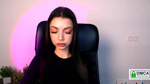 Alexia online show from November 2025 02:28:02 PM