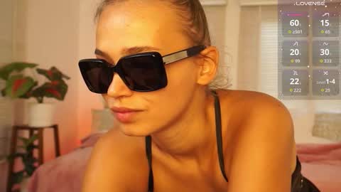 Lexi  online show from September 2025 09:42:02 AM