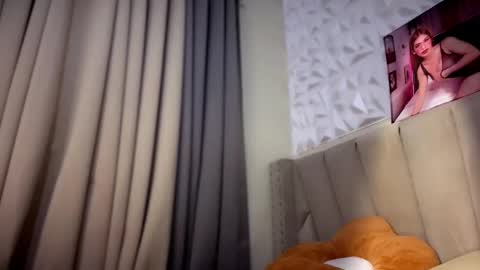 Snapshot of lexisdior chatting on October 2025 07:20:01 PM Naturaly Born Goddess Ms. kendall online show from October 2025 07:20:01 PM