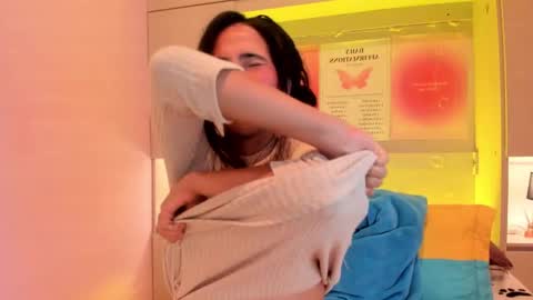 L I A  online show from October 2025 04:16:01 AM