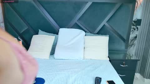 Lexy online show from November 2025 07:57:01 PM