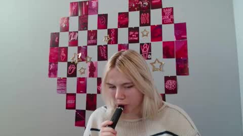 Leyla online show from November 2025 07:07:01 AM