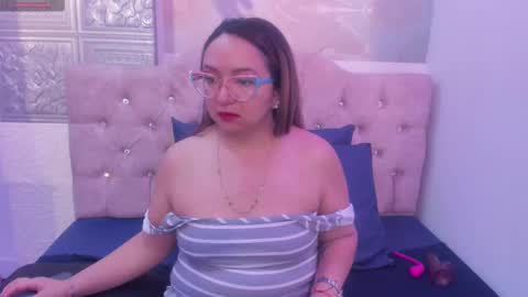 Leyla smithh online show from October 2025 12:16:01 PM