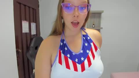 Snapshot of leynabraun chatting on January 2025 03:52:02 PM online show from January 2025 03:52:02 PM