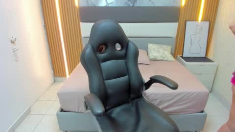 Snapshot of leynabraun chatting on September 2025 01:03:01 PM online show from September 2025 01:03:01 PM