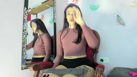 Leyna online show from September 2025 10:31:01 PM