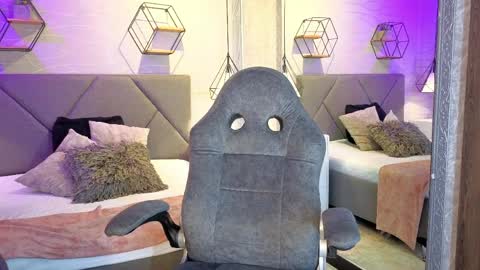 lhiam online show from April 2026 08:13:02 PM