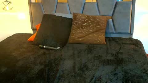  LIA  online show from April 2026 07:58:01 PM