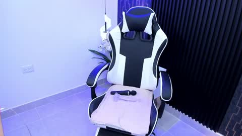 Snapshot of lia_damasco chatting on July 2026 04:32:01 PM Lia online show from July 2026 04:32:01 PM