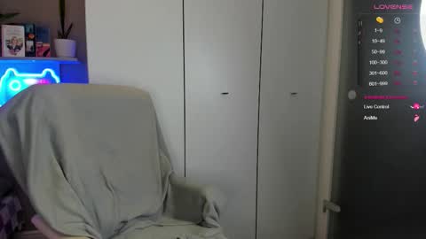 Snapshot of lia_lil chatting on November 2025 07:40:01 AM Lia online show from November 2025 07:40:01 AM