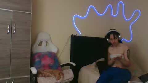 Little Queen Lia  online show from November 2025 08:47:02 PM