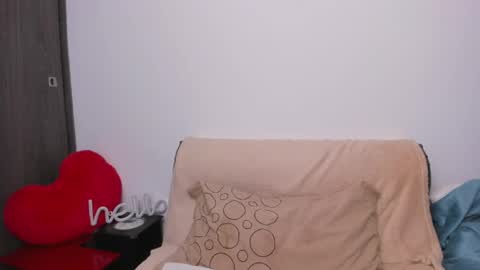 Snapshot of lia_queen610 chatting on May 2026 11:24:01 PM Little Queen Lia online show from May 2026 11:24:01 PM