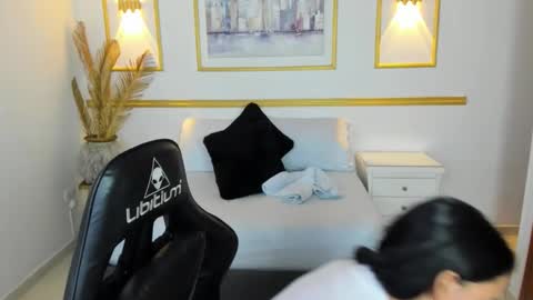 Lia  online show from December 2025 02:09:02 AM