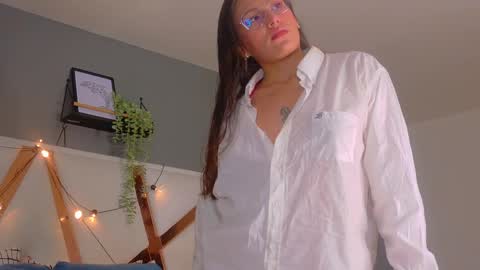 Snapshot of liaamoretti__ chatting on June 2026 01:29:02 AM L I A online show from June 2026 01:29:02 AM