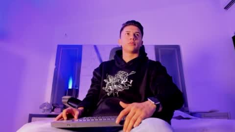 Liam Smith online show from September 2025 12:16:01 PM