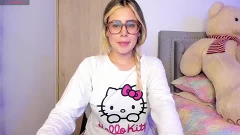 Lia  online show from September 2025 02:13:01 AM