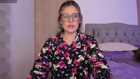 Lia  online show from November 2025 02:17:02 AM