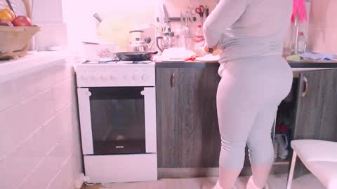 Snapshot of liahsofty chatting on December 2024 06:05:01 PM miss Lia colection for travel online show from December 2024 06:05:01 PM