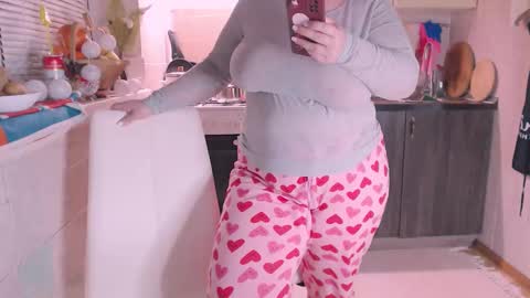 Snapshot of liahsofty chatting on December 2024 05:51:02 PM miss Lia colection for travel online show from December 2024 05:51:02 PM