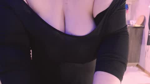 Snapshot of liahsofty chatting on January 2025 05:09:02 PM miss Lia colection for travel online show from January 2025 05:09:02 PM