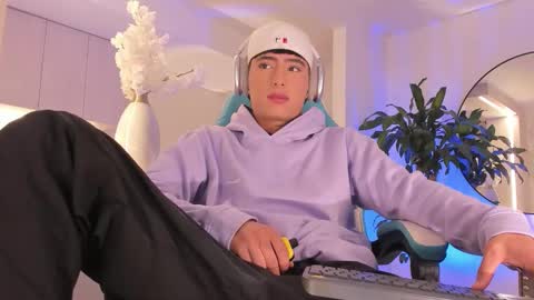 Liam online show from March 2026 03:30:02 AM