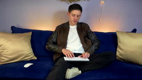 Liam online show from January 2025 11:27:02 PM