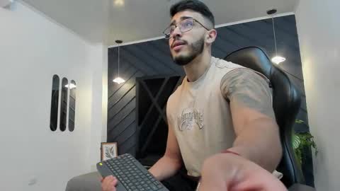 LIAM KLEIN online show from November 2025 02:08:01 PM