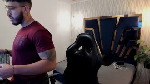 LIAM KLEIN online show from December 2025 11:19:01 AM