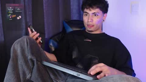 Liam online show from November 2025 06:13:01 PM