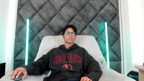 Liam twink big dick online show from May 2026 11:16:02 AM