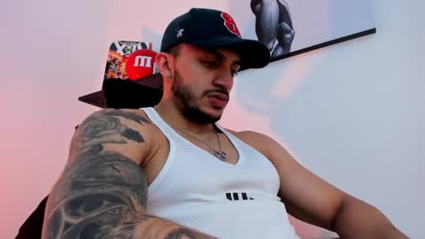 Snapshot of liamreigns_ chatting on February 2025 10:07:02 PM liam online show from February 2025 10:07:02 PM