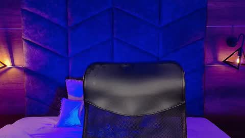 Liam Thunder online show from October 2025 03:10:02 AM