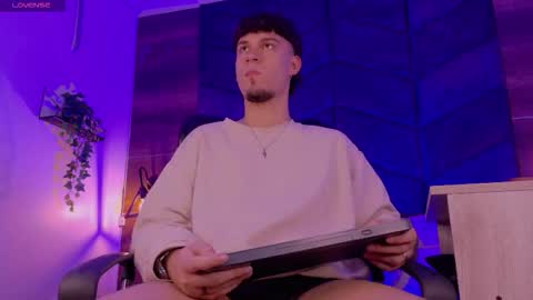 Liam Thunder online show from November 2025 02:54:01 AM