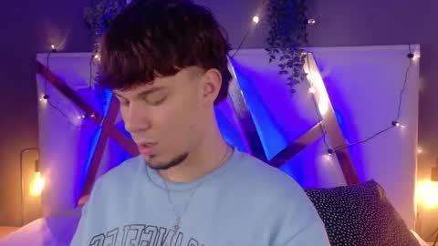 Liam Thunder online show from November 2025 03:07:01 AM