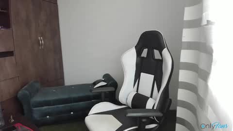 Snapshot of lian_storm chatting on November 2025 05:56:01 PM Lian storm online show from November 2025 05:56:01 PM