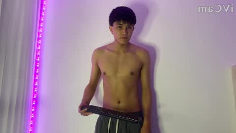 lian_y_dilan online show from April 2026 10:51:01 PM