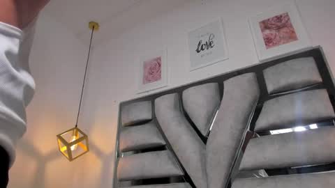 lianfox_ online show from April 2026 12:41:01 PM