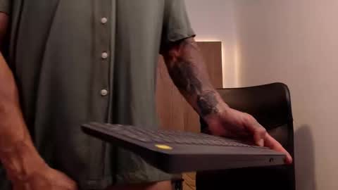 lianjones9 online show from October 2025 05:13:02 PM