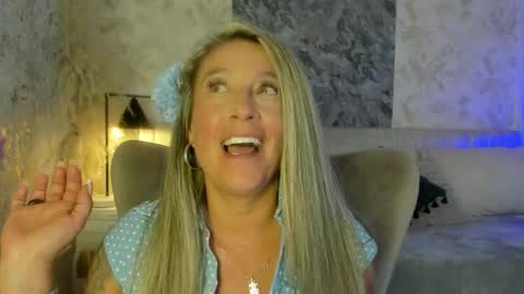 Lian online show from December 2025 07:34:02 PM