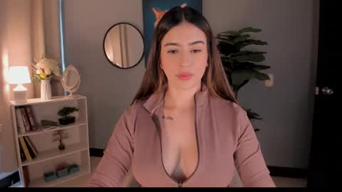 Lia online show from November 2025 12:27:02 PM