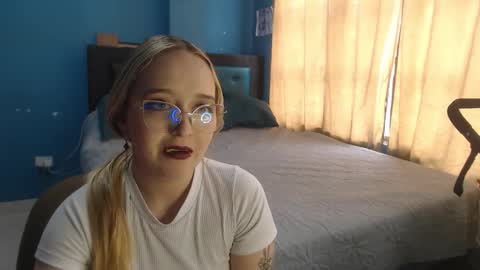 Lia Roberts online show from October 2025 12:26:02 PM