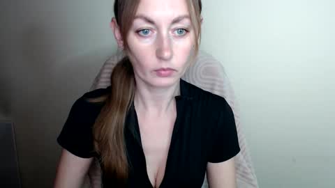 Snapshot of liasais_ chatting on May 2026 12:33:01 PM Lia online show from May 2026 12:33:01 PM