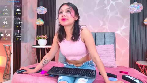 Snapshot of liateylor chatting on December 2025 07:10:02 PM Lia online show from December 2025 07:10:02 PM