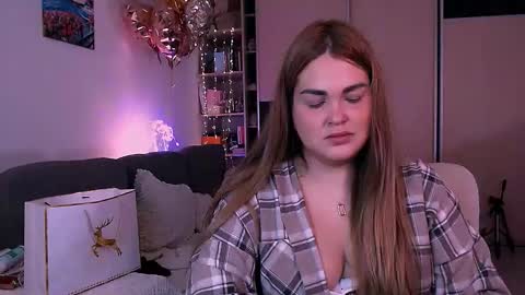 libra_mia online show from November 2025 07:52:02 AM