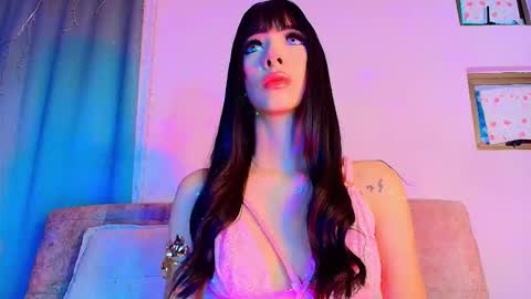 Valentina Hall online show from January 2026 11:37:01 AM